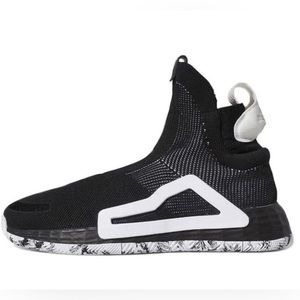 NIB Women’s Adidas Basketball Shoes size 8.5